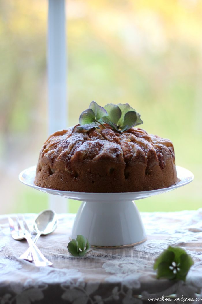 Ab ins Wochenende! Und dieser kleine, feine Kuchen ist wie gemacht dafür…