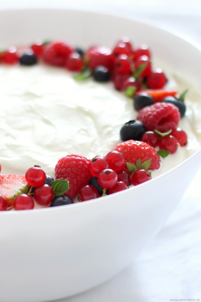 {Rezept} Beeren-Trifle : Das perfekte Sommer-Dessert - Emma Bee