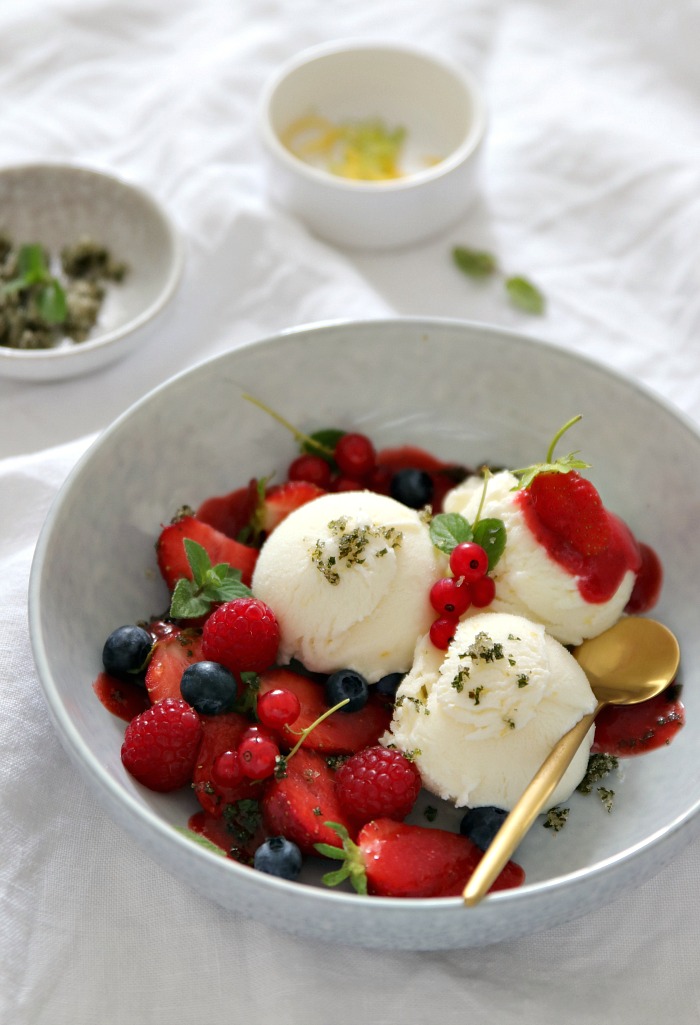 {Rezept} Cremiges Zitroneneis selber machen - ganz ohne Eismaschine ...